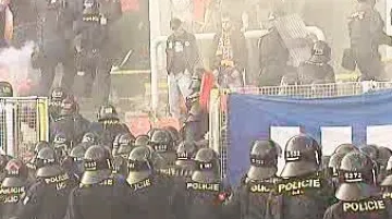 Výtržnosti na fotbalových stadionech