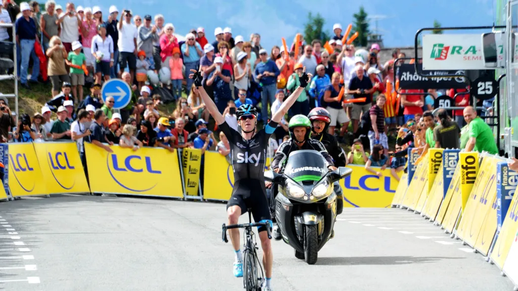 Chris Froome slaví vítězství v etapě Critérium du Dauphiné