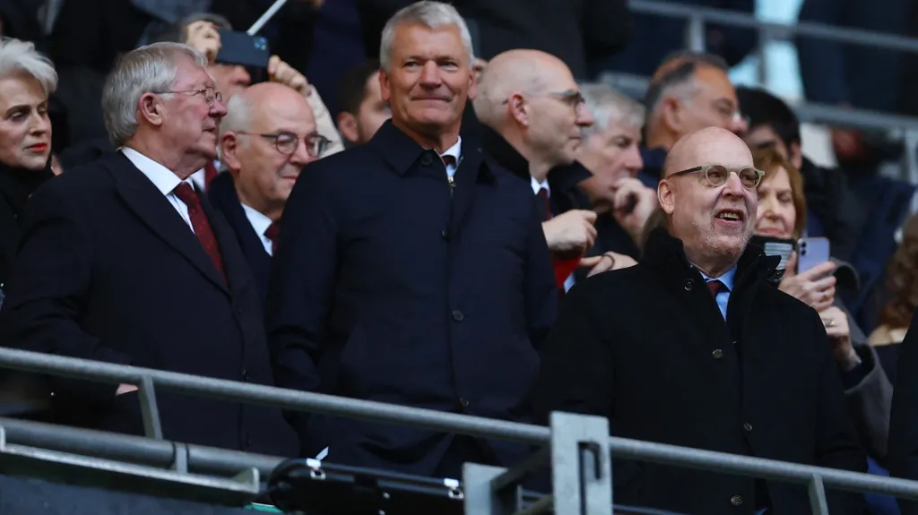 Jeden ze spolumajitelů Manchester United Avram Glazer (vpravo)