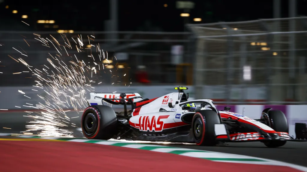 Mick Schumacher při kvalifikaci v Džeddě