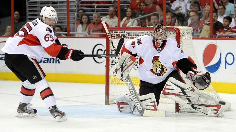 Brankář Ottawy Craig Anderson