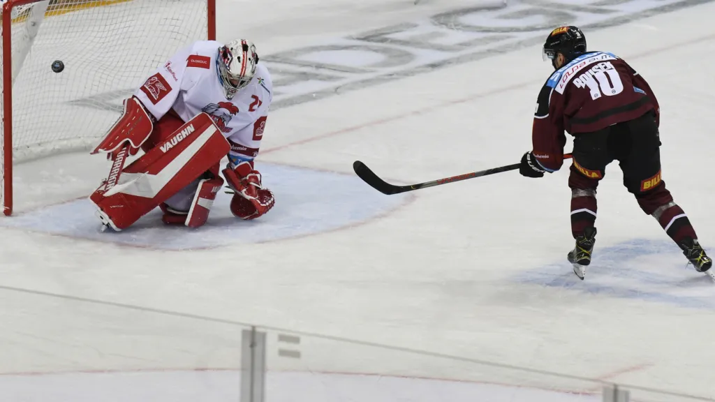 Sparta - Olomouc, Lukáš inkasuje od Rouska