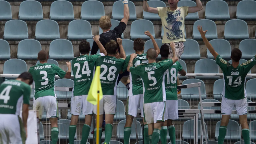 Brankář Zdeněk Zlámal slaví první ligový gól v kariéře