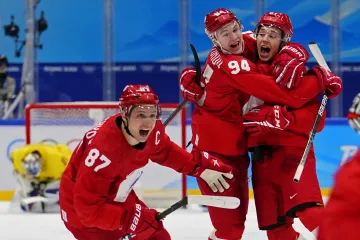 Radost ruských hokejistů v čele se Šipačovem po výhře nad Švédy