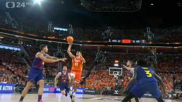 Barcelona ve druhém utkání finále prohrála na palubovce Valencie