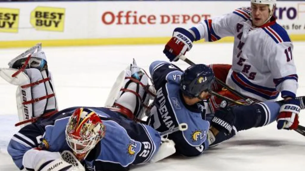 Tomáš Vokoun zasahuje