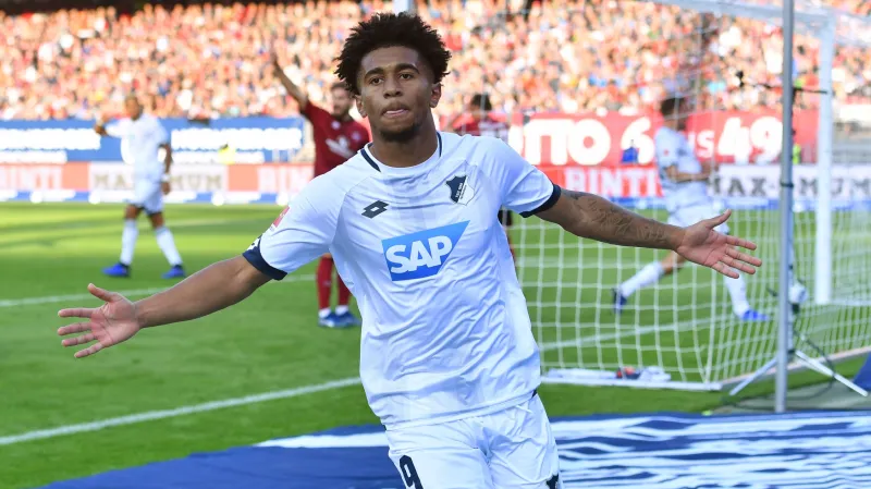 Reiss Nelson z Hoffenheimu se raduje z gólu