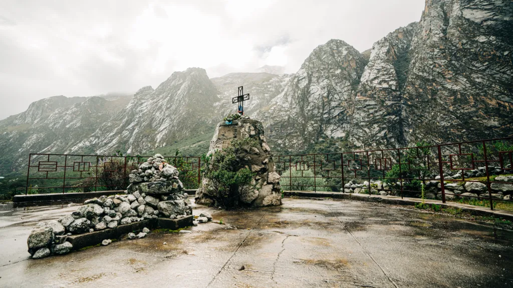 Pomník horolezecké výpravy Peru 1970 pod Huascaránem