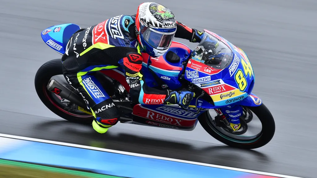 Jakub Konrfeil při deštivé kvalifikaci na Grand Prix v Brně