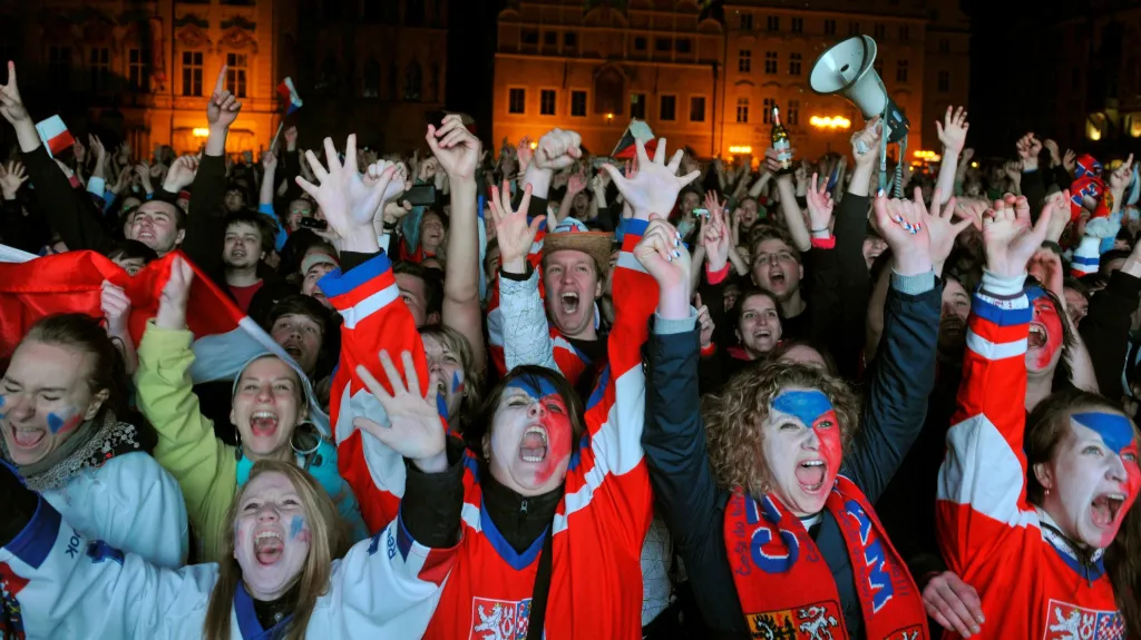 Fanoušci slaví na Staroměstském náměstí