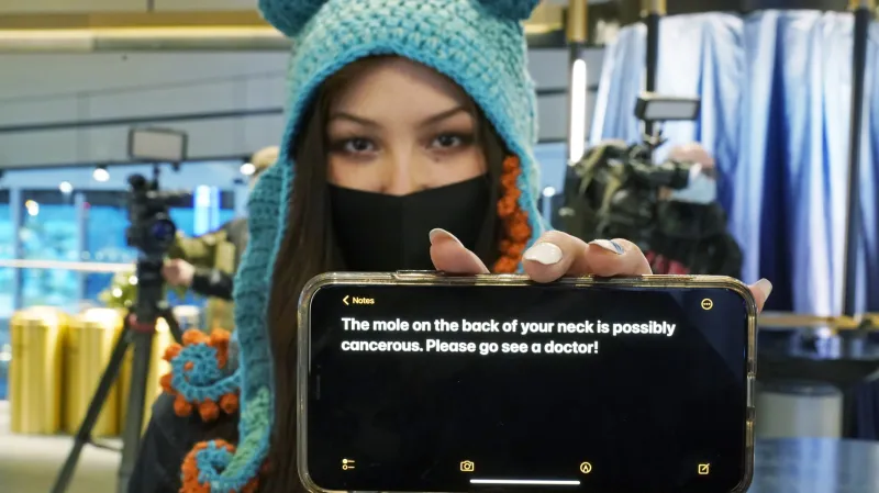 Fanynka Seattlu Nadia Popoviciová a její zpráva pro kustoda Vancouveru