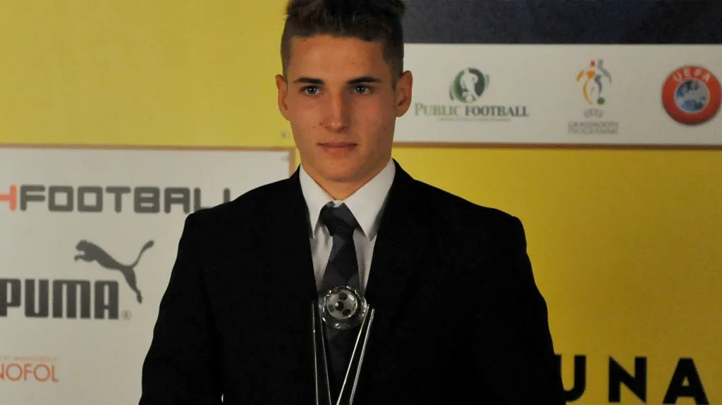 Michal Sadílek s trofejí pro nejlepšího dorostence roku 2016