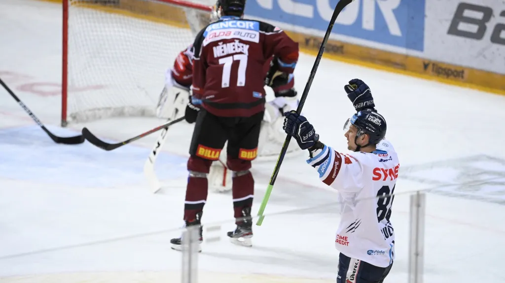 Michal Bulíř se raduje z branky