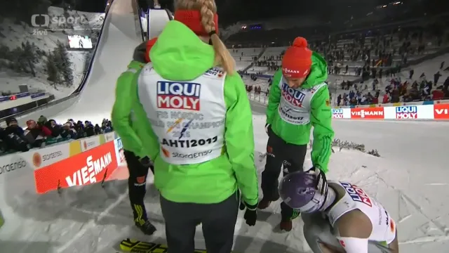 Závěr závodu smíšených týmů na MS v Lahti