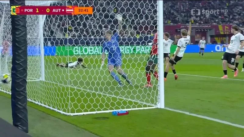 Rozhodující branka Portugalce Anisia Cabrala ve finále proti Rakousku