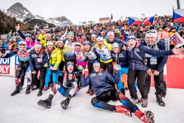 Bronzová oslava celého biatlonového týmu