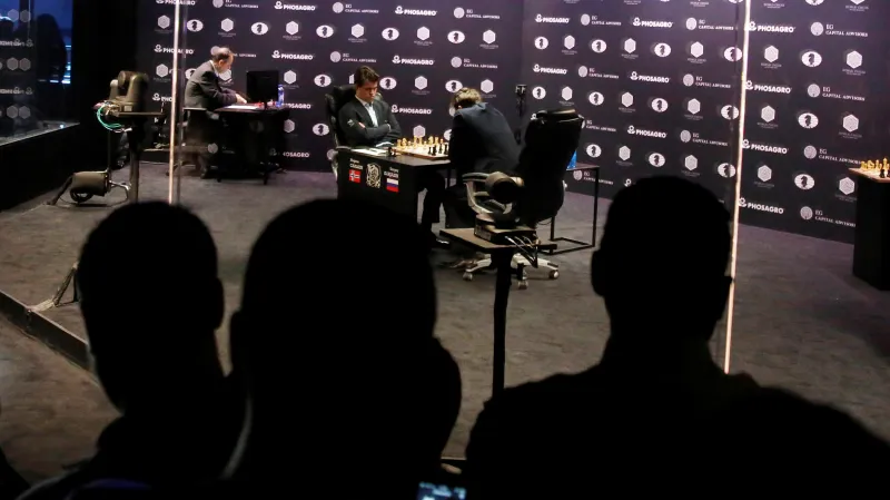 Zápas o titul mistra světa mezi Magnusem Carlsenem a Sergejem Karjakinem