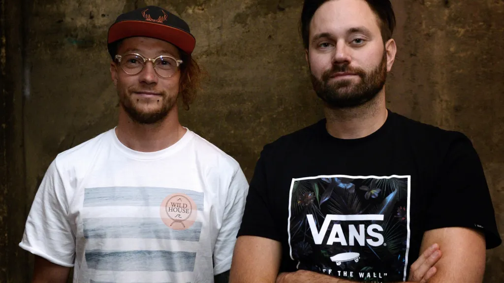 Matěj Novák (vlevo) s režisérem Martinem Smékalem