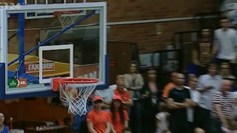 Basketbalisté Děčína byli Nymburku v prvním zápase rovnocennými soupeři, nakonec ale prohráli