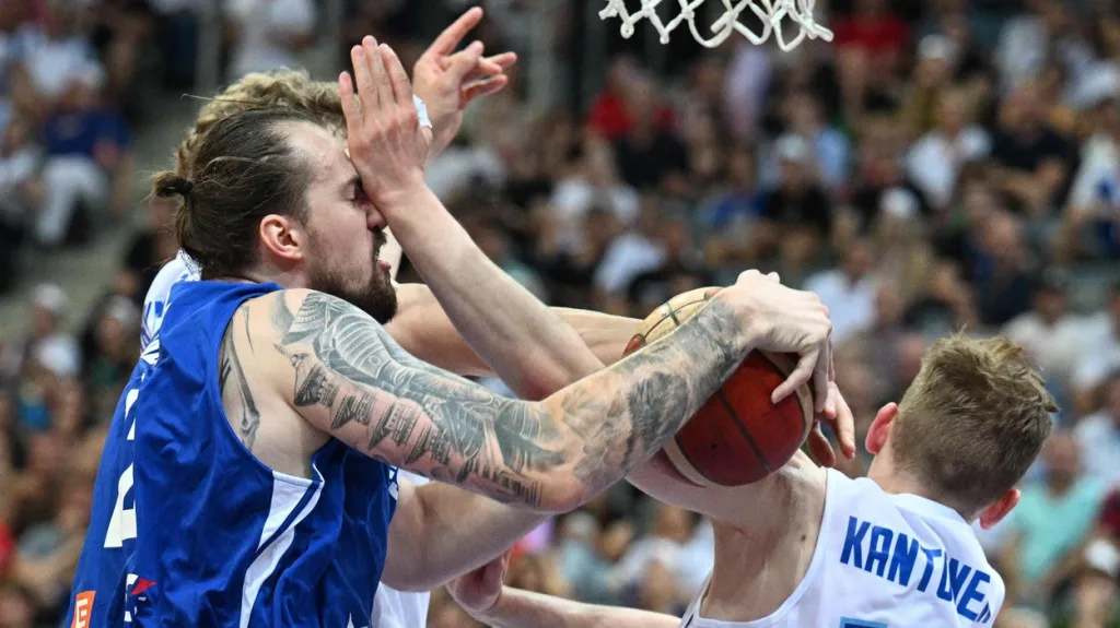 Ondřej Balvín v zápase s Finskem