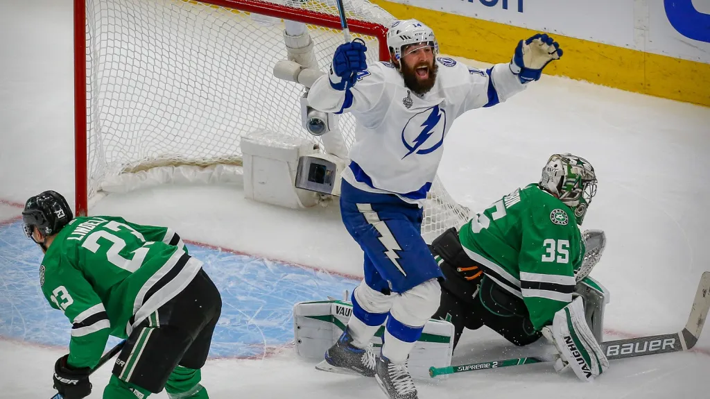 Útočník Tampy Pat Maroon