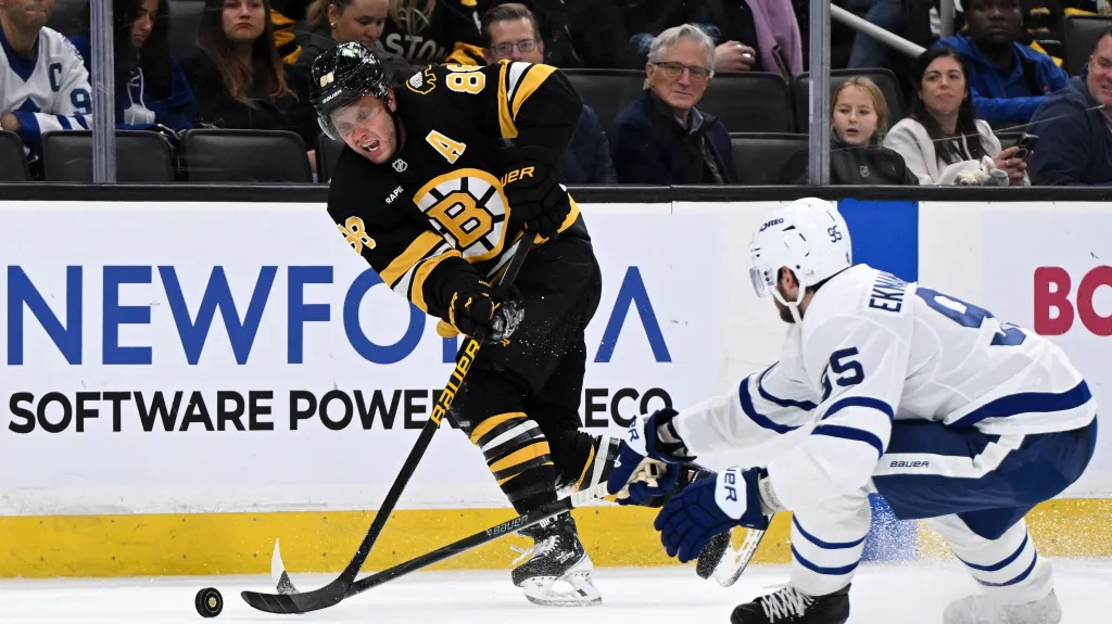 David Pastrňák v utkání s Torontem