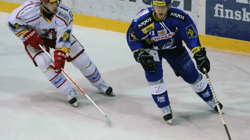 Brněnský Marek Kvapil v utkání s Třincem