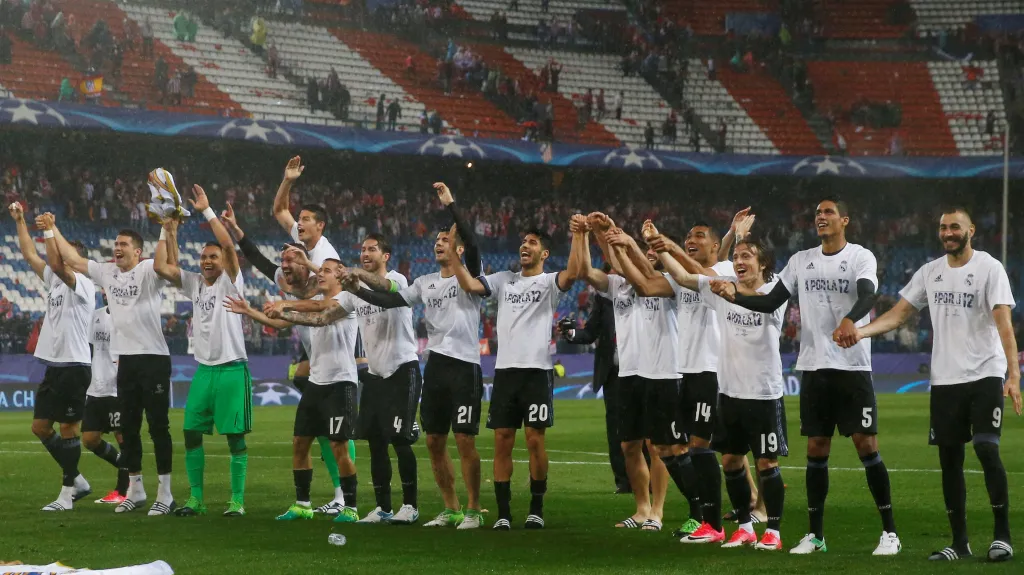 Fotbalisté Realu Madrid se radují z postupu do finále Ligy mistrů
