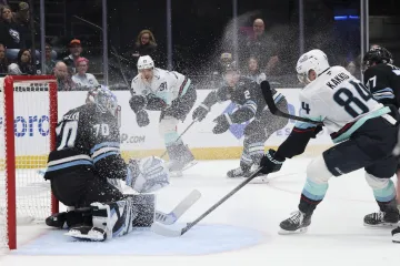 Karel Vejmelka v zápase Utahu se Seattlem