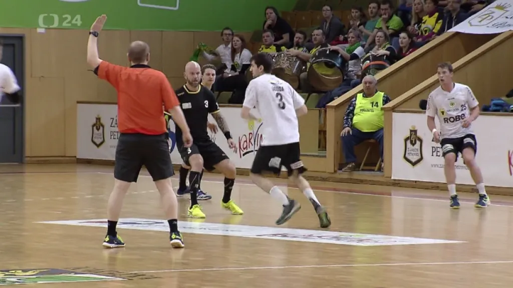 Házenkáři Zubří vedou po výhře v Karviné už o čtyři body