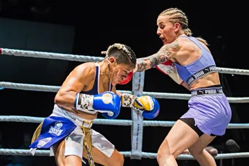 Fabiana Bytyqi (vpravo) v souboji s Mexičankou Elizabeth Lópezovou Corzoovou