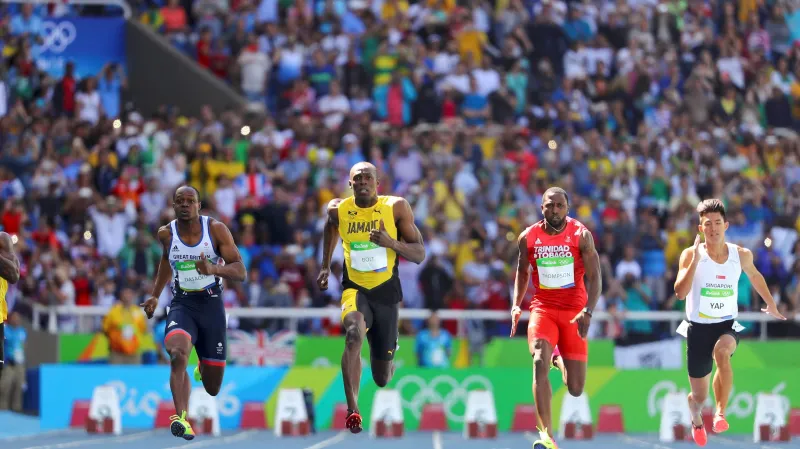 Usain Bolt v čele svého rozběhu