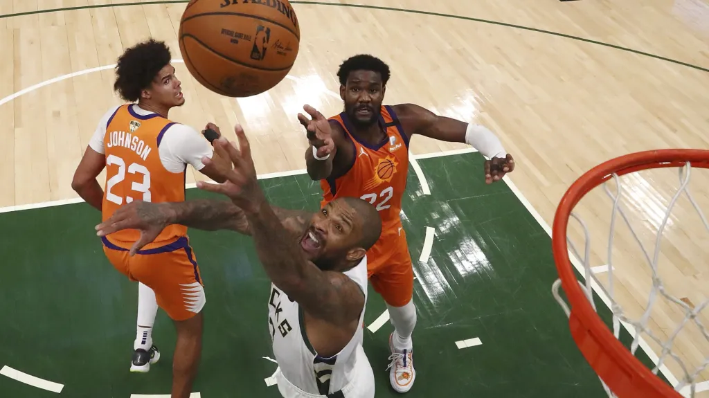 Utkání Milwaukee - Phoenix