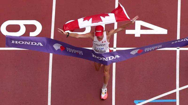 Vítězové chůze mužů a žen a okamžik, kdy se Dunfee ujal vedení