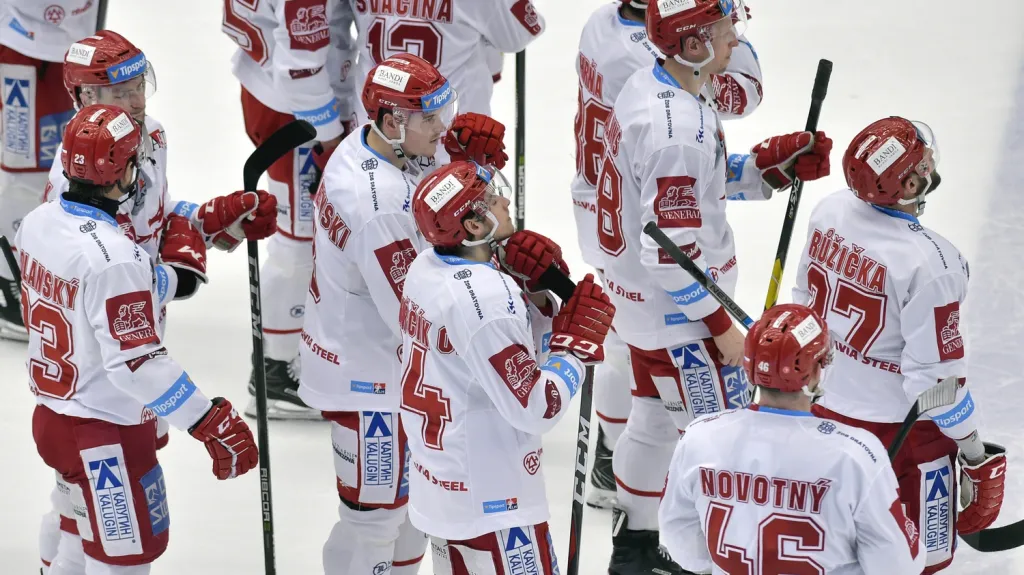 Zklamaní hokejisté Třince