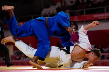 Martin Bezděk v bílém