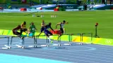 Vítězství Kerrona Clementa v závodě na 400 m překážek