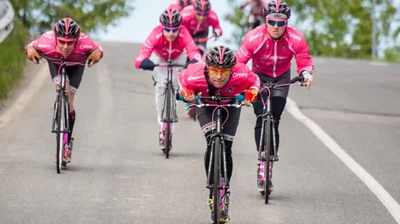 Koloběžkáři během Gira