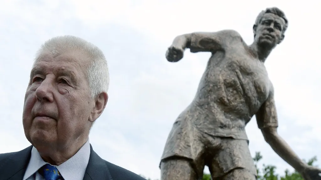 Josef Masopust se "svou" sochou