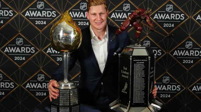 MacKinnon získal poprvé v kariéře Hart Trophy i Ted Lindsay Award