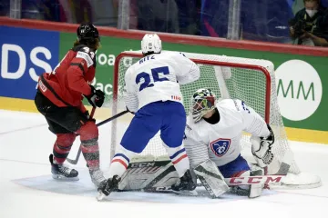 Max Comtois skóruje proti Francii