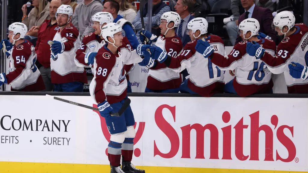 Martin Nečas slaví gól se spoluhráči