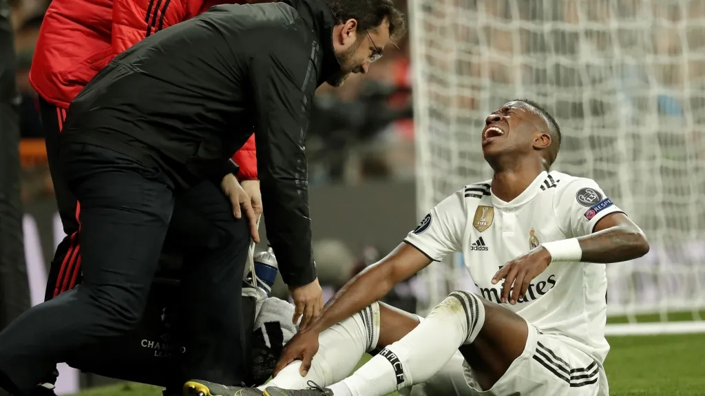 Vinícius Júnior v bolestech po zranění