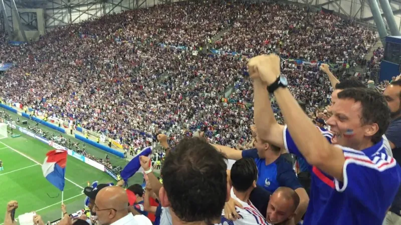 Francouzská radost po penaltě Griezmanna