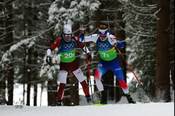 Curleři mají první výhru, biatlonisté šesté místo ve štafetě