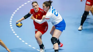 Zápas juniorských házenkářek proti Černohorkám na MS