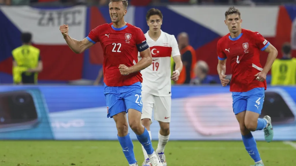Tomáš Souček v utkání s Tureckem