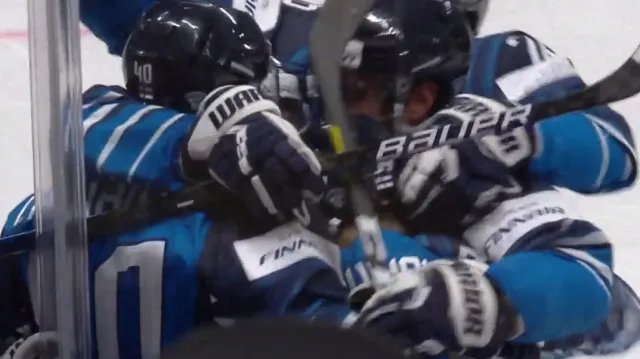 Gól v utkání Finsko – Kanada: Lindbohm - 2:1 (46. min.)