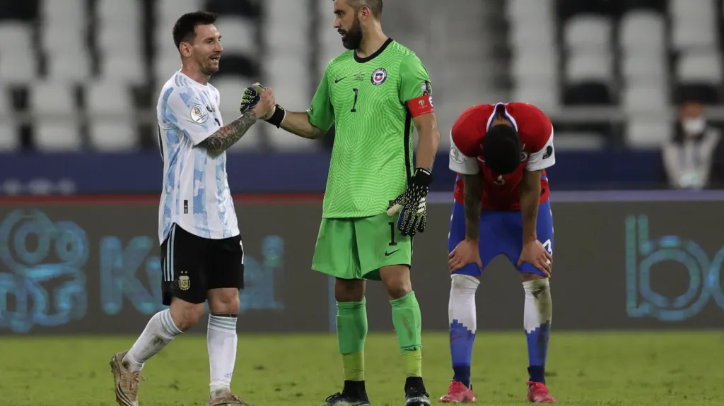 Lionel Messi zdraví Claudia Brava