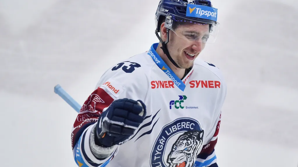 Liberecký Jaroslav Vlach se raduje z gólu